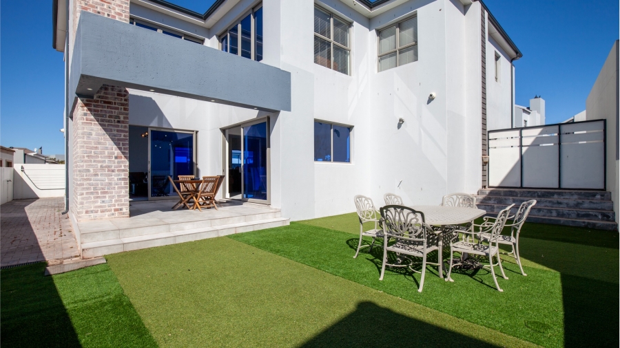 3 Bedroom Property for Sale in Calypso Beach Western Cape